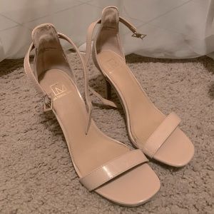 Nude pumps